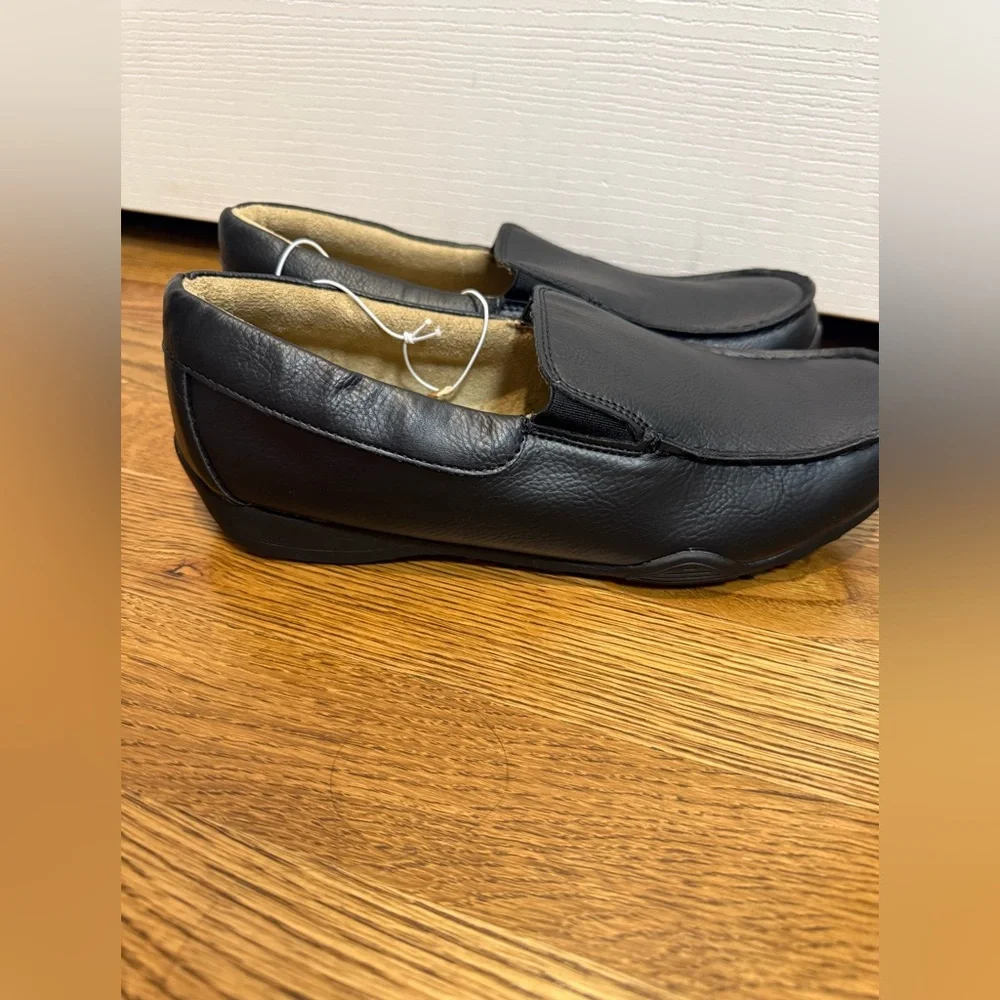 NWT The Children place kids Loafers size 6